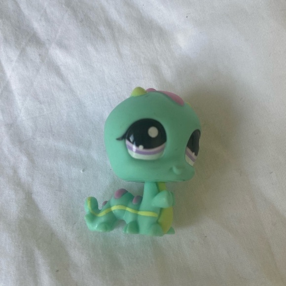 Littlest Pet Shop #1945 Caterpillar - Picture 12 of 12